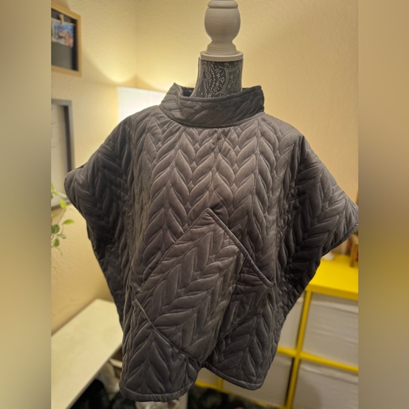 World Market Lounge Gray Quilted Velvet Oversized Big Pocket Poncho Size S/M - Picture 3 of 8